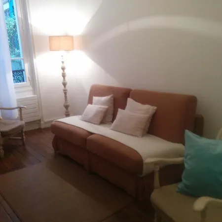 La Cour Du 5eme - D'hotes 4* Paris