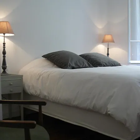 Bed & Breakfast La Cour Du 5eme - D'hotes Paris
