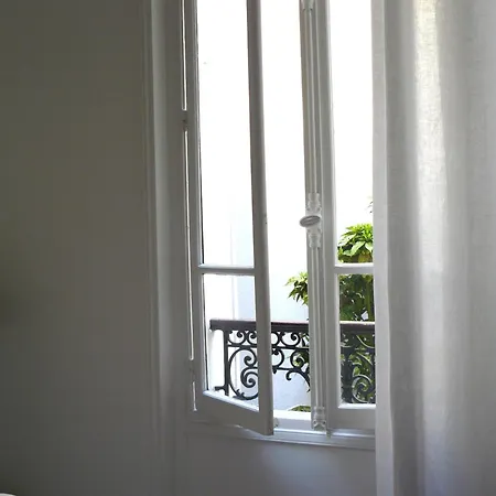 Bed & Breakfast La Cour Du 5eme - D'hotes Paris