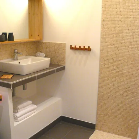 Bed & Breakfast La Cour Du 5eme - D'hotes 4*