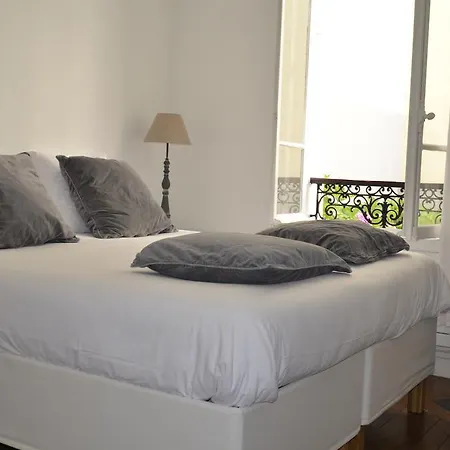 La Cour Du 5eme - D'hotes Bed & Breakfast Paris